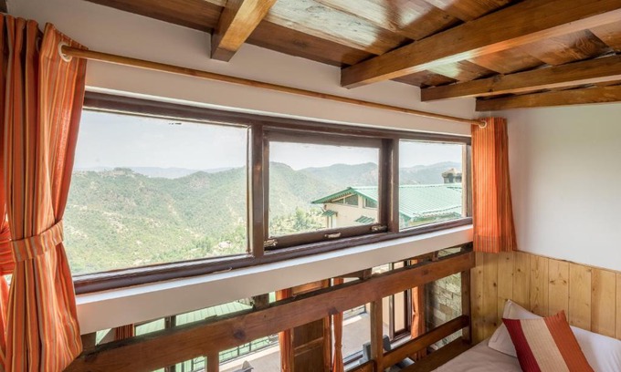 Kasiyalekh Apartment | Twilight Ridge, Studio overlooking the hills w wifi by Roamhome