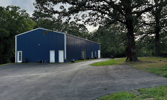 Bismarck Apartment | Twin Oaks Retreat in Bismarck, AR - 1 Indoor and 4 Outdoor Pickleball Courts