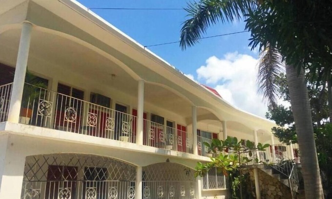 IronShore Estates Apartment | Twin Room with Porch and garden view. Private bathroom. Shops 8 min. walk.