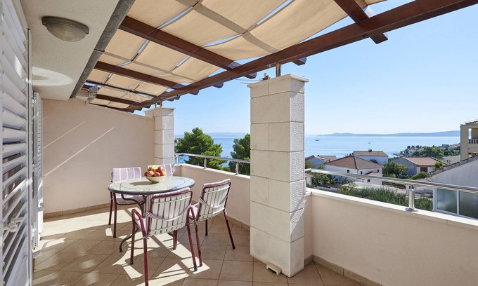 Businci Apartment | Two bedroom apartment with terrace and sea view Mavarštica, Čiovo (A-17821-c)