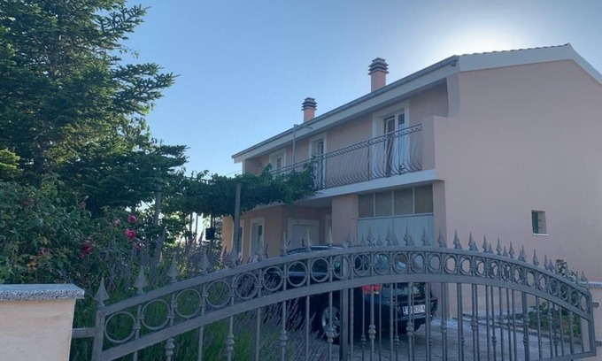 Sestanovac Apartment | Two bedroom apartment with balcony Katuni, Zagora (A-18344-a)
