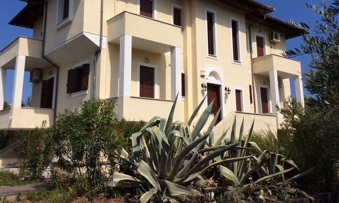 Pella Region Apartment | Two bedroom apartment in pretty seaside village