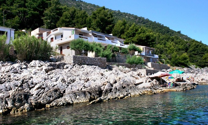 Bogomolje Apartment | Two bedroom apartment near beach Cove Solotiša, Hvar (A-5610-c)