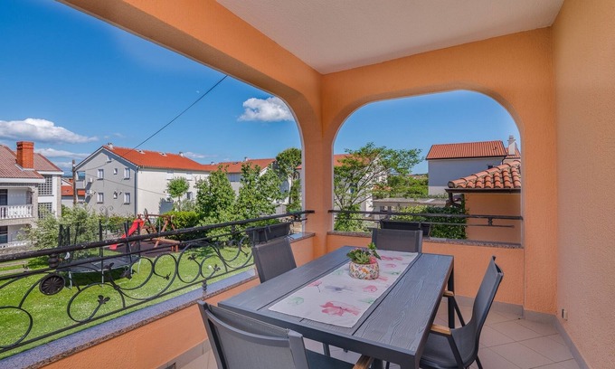 Porat Apartment | Two bedroom apartment with terrace Porat, Krk (A-19344-a)