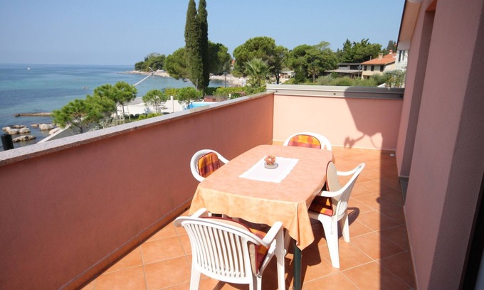 Zambratija Apartment | Two bedroom apartment near beach Zambratija, Umag (A-6997-b)