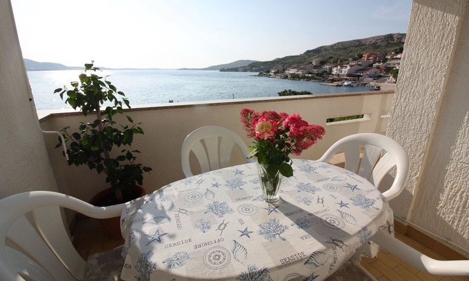 Metajna Apartment | Two bedroom apartment near beach Metajna, Pag (A-6486-b)