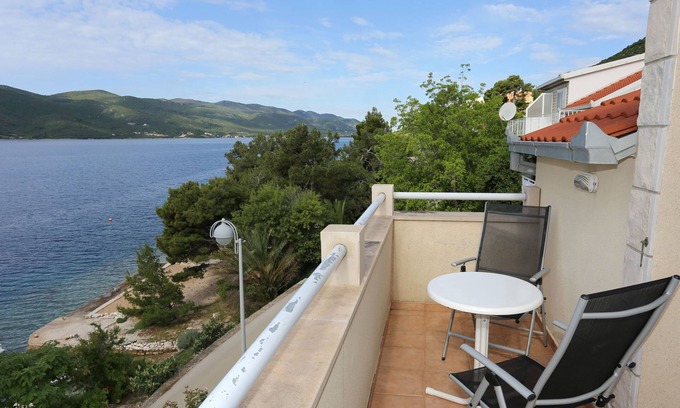 Viganj Apartment | Two bedroom apartment near beach Viganj, Pelješac (A-10116-b)