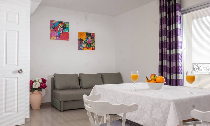 Tucepi Apartment | Two bedroom apartment near beach Tučepi, Makarska (A-2677-d)