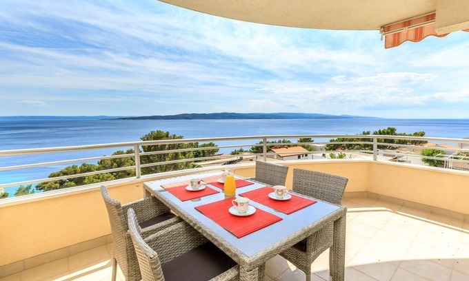 Brela Apartment | Two bedroom apartment with terrace and sea view Brela, Makarska (A-19998-c)