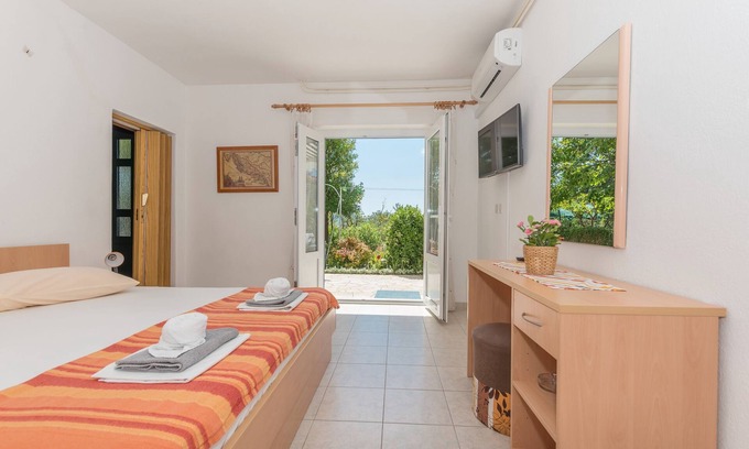 Brela Apartment | Two bedroom apartment with terrace Brela, Makarska (A-20186-a)