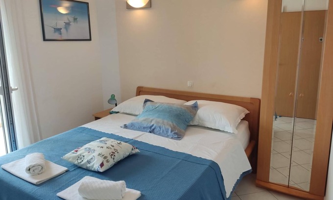Pisak Apartment | Two bedroom apartment with terrace and sea view Pisak, Omiš (A-4815-b)