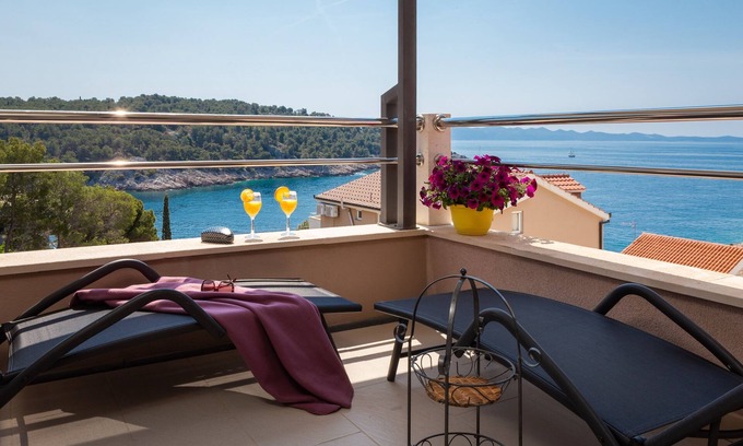 Cove Osibova (Milna) Apartment | Two bedroom apartment with terrace and sea view Cove Osibova, Brač (A-12062-b)