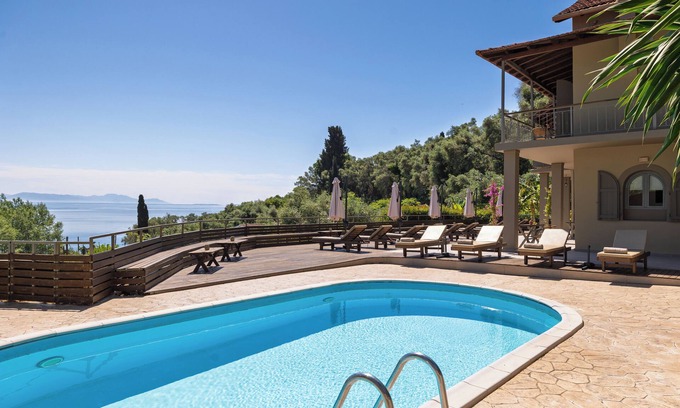 Dafnata Hotel | Two-Bedroom Sea View Apartment with Communal Pool