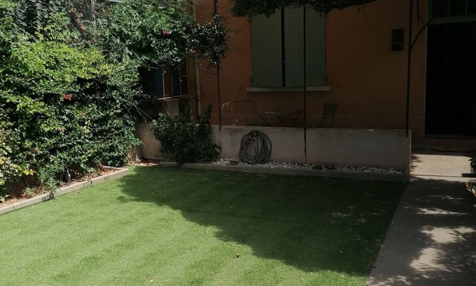 Orange House | two-bedroom townhouse with garden, close to the antique theatre