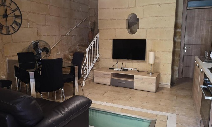 Senglea House | Two gate town house