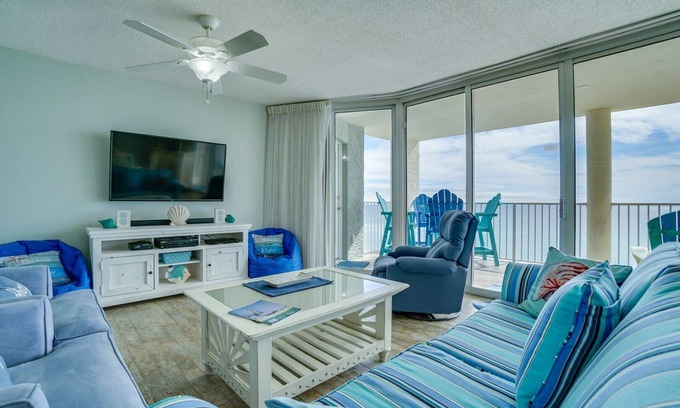 Long Beach Condo | Two Oceanfront Master Suites Plus Beach Set-ups for Four!