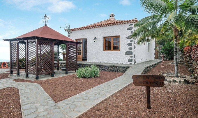 Buen Paso Villa | Two Typical Canarian Houses in “Finca la Sorriba” with Mountain View, Sea View, Pool & Wi-F