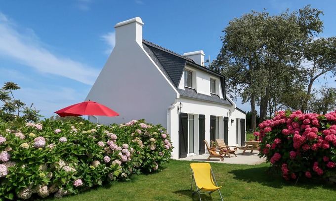 Lampaul-Ploudalmezeau House | Ty va Zud by Interhome