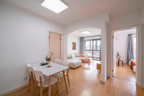 Changning Apartment | Tyms 2BR APT Riverside Garden