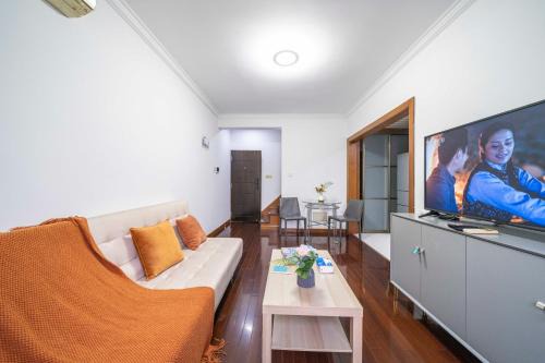 Gubei Apartment | Tyms Modern 1BR APT Gubei Carnival Court