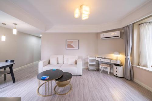 Gubei Apartment | Tyms Stylish 1BR APT Gubei Garden