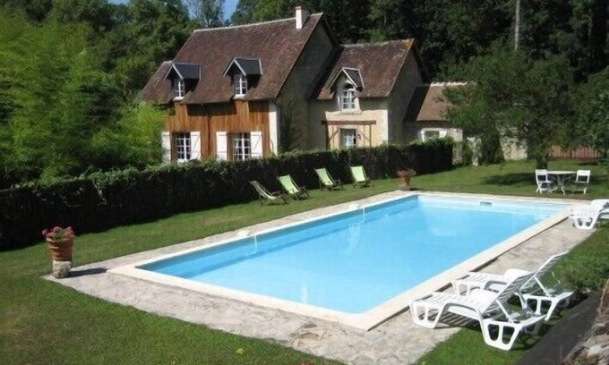 Cloyes-les-Trois-Rivieres Cottage | Typical house in the middle of the woods. private pool. 4 *