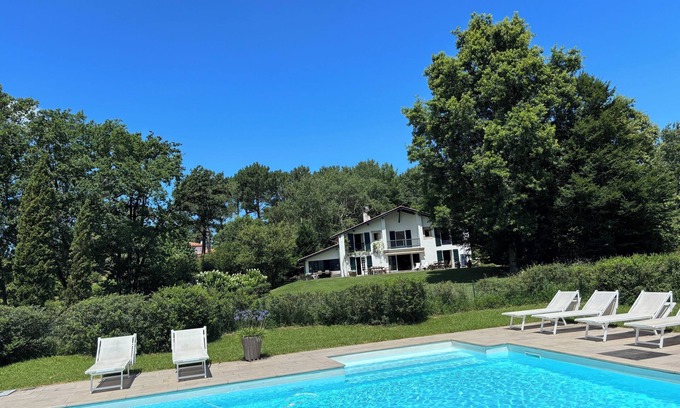 Ascain House | Typical basque house on 65.000 sq ft Outstanding view Heated pool Climatisation