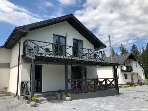 Mykulychyn House | U Anastasii i Sofii bilya richki