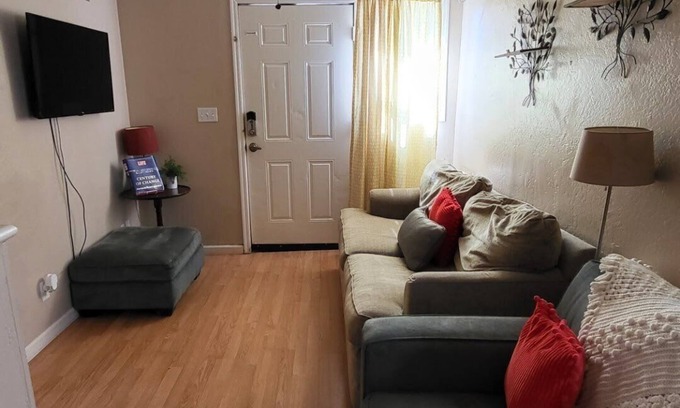 Garfield Apartment | U3 - Comfortable 1 BR/1 BA APT in DT PHX w/pkg