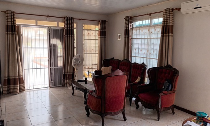 Paramaribo House | Uitvlugt: Detached house located in a quiet and safe neighborhood.