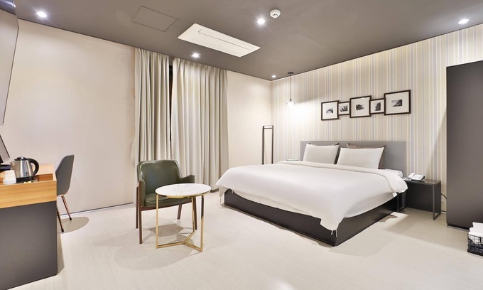 Jung-Gu Hotel | Ulsan Seongnamdong Brown Dot