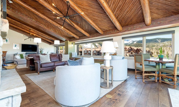 Mountain Village House | Ultimate Family Penthouse: 5BR, Chef’s Kitchen, Ski-In/Ski-Out in Telluride