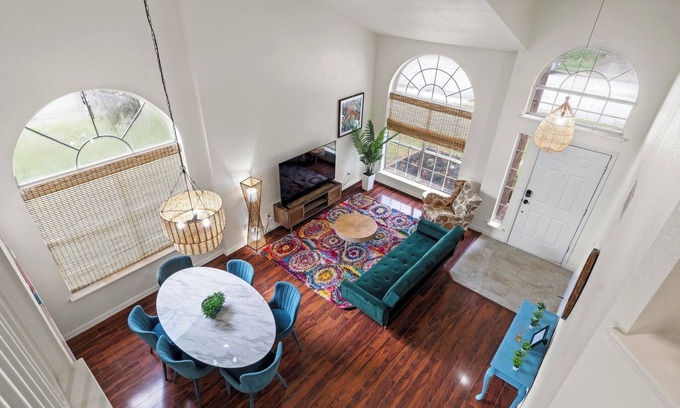 Willow Run House | Ultimate Getaway: 4bd, Games, Huge Backyard, Close to Everything !