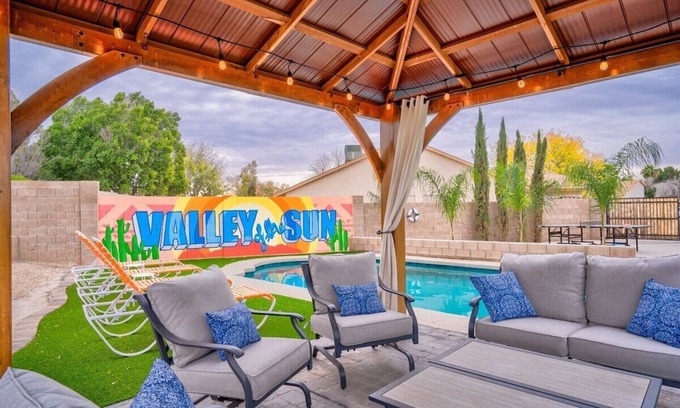 Glendale House | Ultimate PLAYcation Walk to State Farm Stadium/NFL