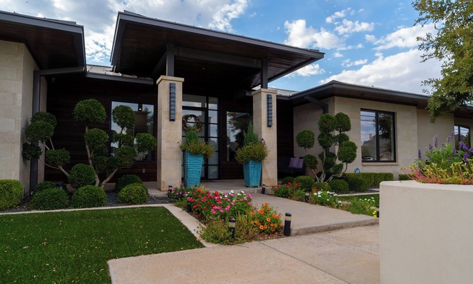 Lubbock House | Ultra Luxury, Pool, Basement, Garage, Hot Tub, in Luxurious Lubbock Neighborhood