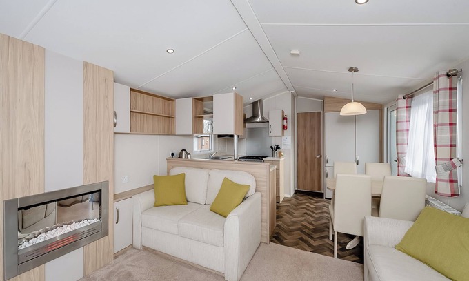 Woodbury House | Ultra modern caravan with one master double with 2 W.