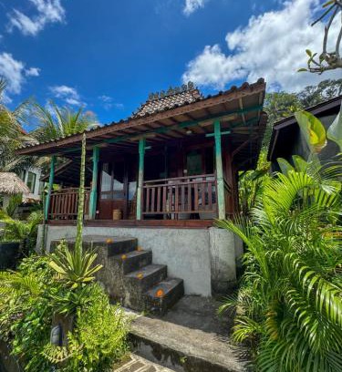 Wisma Kerta Villa | Umaduran joglo with private kitchen