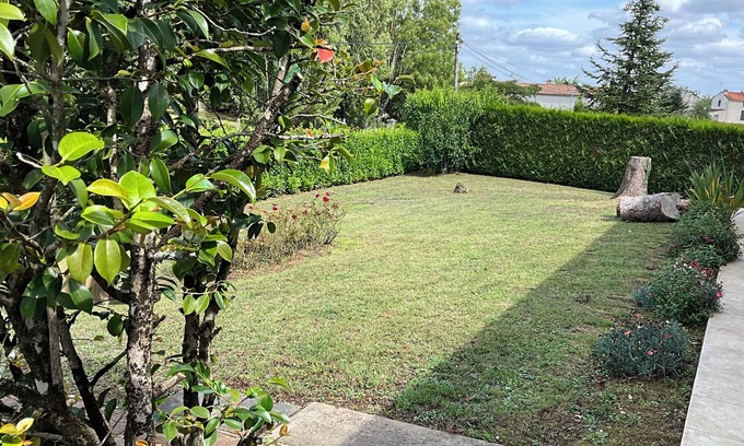 Sainte-Ouenne House | Un Charmant Petit Coin de Nature où Règne Calme et Volupté