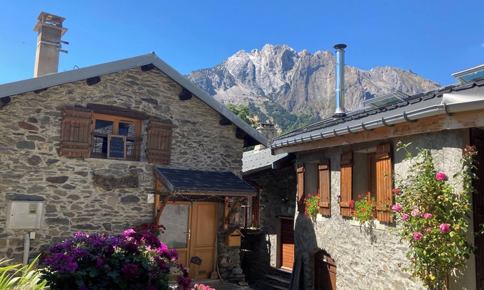 Saint-Michel-de-Maurienne Ski Chalet | Un "cocon" à la Montagne au Frais L'été , à la Neige L'hiver