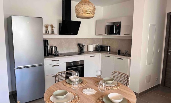 Marine de Saint Ambroggio Apartment | Un havre de paix entre mer et montagne à Sant'Ambroggio