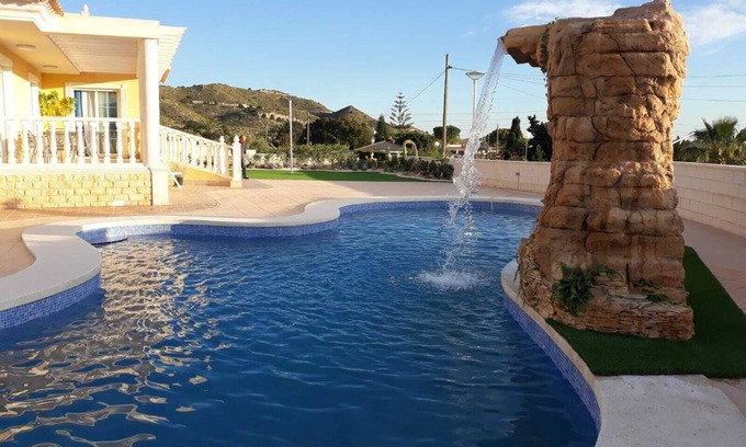 Hoya de los Patos Villa | Un oasis de paz a 7 km. de la playa y a 3 Km de la montaña.
