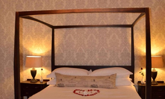 Paarl Bed & Breakfast | Under Oaks Guesthouse