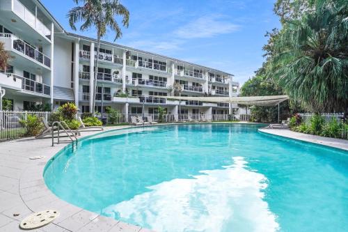 Palm Cove Apartment | Under the Palms - Resort Style living