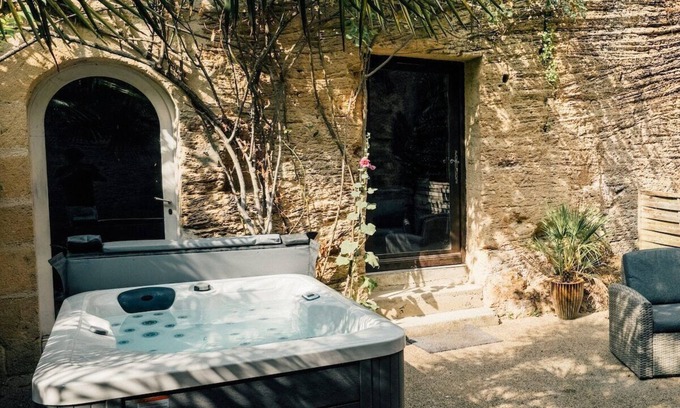 Doue-la-Fontaine House | Unforgettable Night in a Troglodyte Cave Home