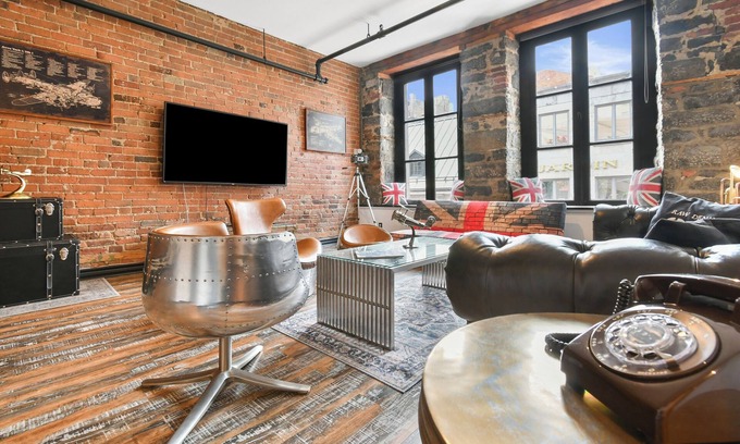 Old Montreal Apartment | Unique & Charming 3BR loft - heart of old Montreal