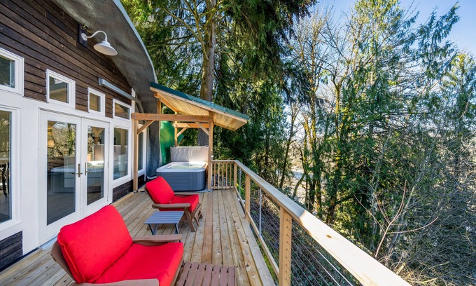 Thurston Apartment | Unique, Dog-Friendly, Riverfront Cottage w/Free WiFi, Views, & Hot Tub