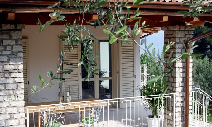 Toscolano Maderno House | Unique modern villa with breathtaking lake view.