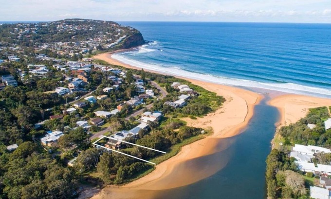 Copacabana House | Unique Ocean and Lakefront Beach House