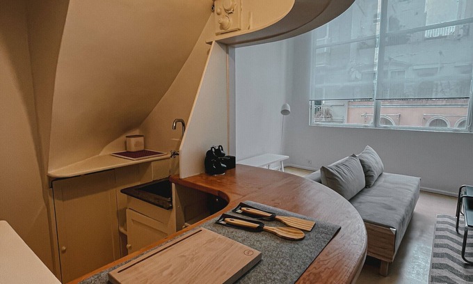 Retiro Apartment | Unique space: bright duplex near Galerías Pacífico