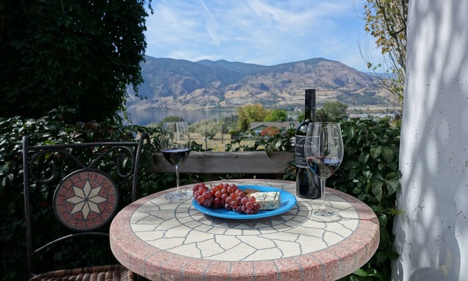 Okanagan-Similkameen Cottage | Unique Straw Bale Guest House with Pool and Hot Tub
